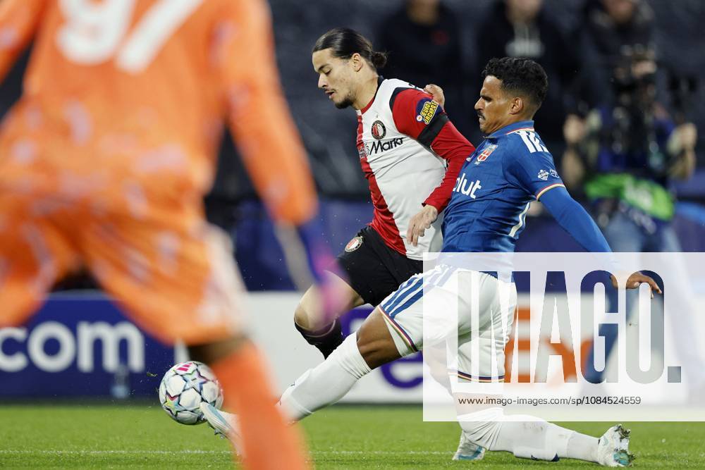 ROTTERDAM - (lr) Anis Hadj Moussa of Feyenoord, Kaiki Bruno of Como 1907 during the UEFA Champions League match between Feyenoord and Como 1907 at De Kuip Stadium on October 14, 2026 in Rotterdam, the Netherlands. BART STOUTJESDIJK ANP UEFA Champions League 2026 27 ANPxSportx StoutjesdijkxIVx 572432577 originalFilename: 572432577