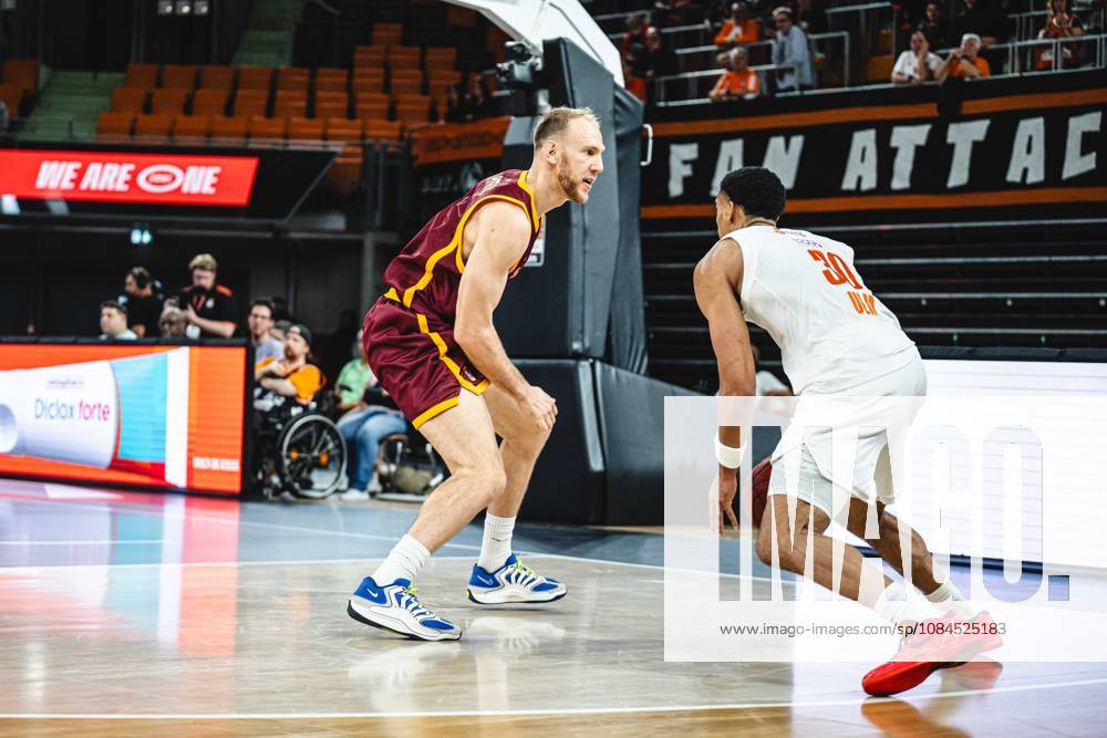 Adin Vrabac of KK Bosna BH Telecom Sarajevo and Jaylen Sims of ratiopharm ulm battle for the ball during the Basketball Eurocup game between ratiopharm ulm and BOSNA BH Telecom Sarajevo at the ratiopharm Arena on October 14, 2026 in Neu Ulm, Germany. Photo by Harry Langer, DeFodi Images