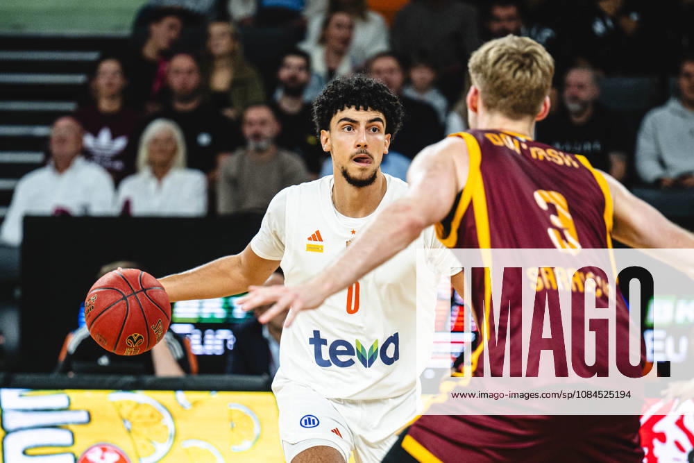 Adam Atamna of ratiopharm Ulm and Marcus Domask of KK Bosna BH Telecom Sarajevo battle for the ball during the Basketball Eurocup game between ratiopharm Ulm and BOSNA BH Telecom Sarajevo at the ratiopharm Arena on October 14, 2026 in Neu Ulm, Germany. Photo by Harry Langer, DeFodi Images