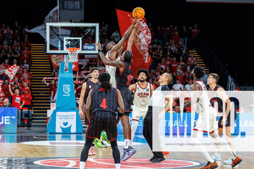 Jean Marc Pansa, UCAM Murcia, 20; Hason Ward, BMA365 Bamberg Baskets, 20; BMA365 Bamberg Baskets vs. UCAM Murcia, Basketball, Basketball Champions League, Matchday 3, October 14, 2026 BMA365 Bamberg Baskets vs. UCAM Murcia, Basketball, Basketball Champions League, Matchday 3, October 14, 2026 Bamberg