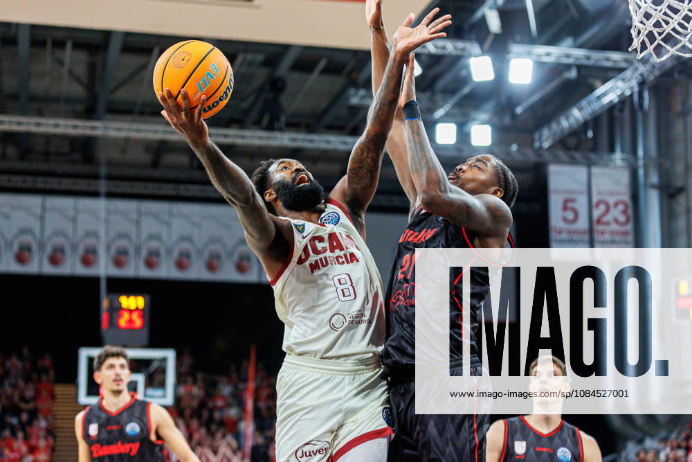 Howard Sant Roos, UCAM Murcia, 8; Hason Ward, BMA365 Bamberg Baskets, 20; BMA365 Bamberg Baskets vs. UCAM Murcia, Basketball, Basketball Champions League, Matchday 3, October 14, 2026 BMA365 Bamberg Baskets vs. UCAM Murcia, Basketball, Basketball Champions League, Matchday 3, October 14, 2026 Bamberg