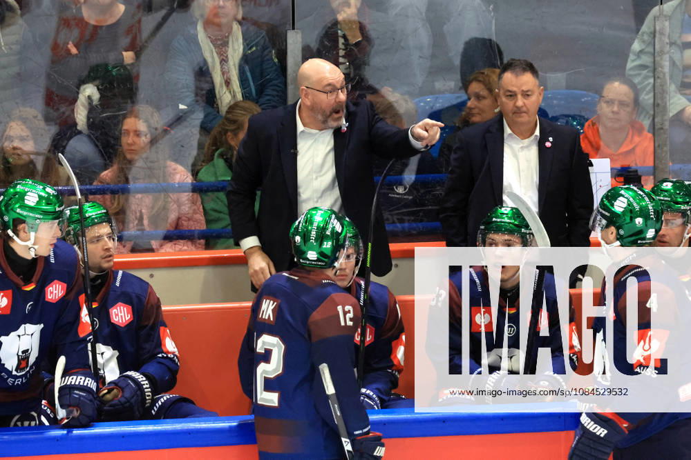 DEU, GER, Ice Hockey, Champions League, 2026–27 Season, Berlin, Eisbären Berlin vs. Klagenfurther AC Head Coach Eric Dubois, Eisbären Berlin, Eisbären players bench, nordphoto GmbH, Engler, City, Wellblechpalast, Federal State, Country
