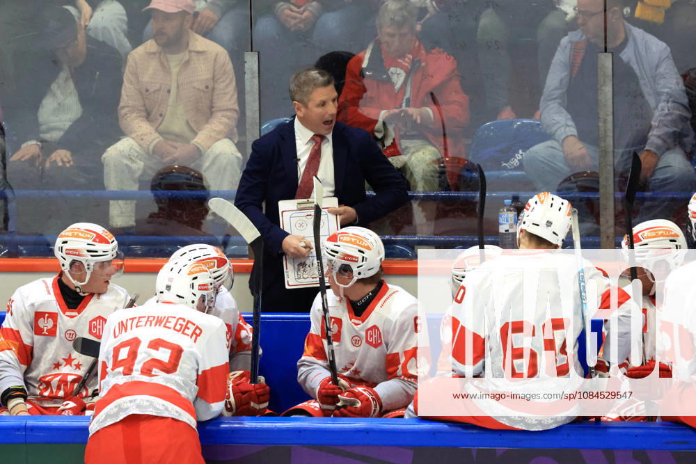 DEU, GER, Ice Hockey, Champions League, 2026–27 Season, Berlin, Eisbären Berlin vs. Klagenfurther AC Head Coach Kirk Furey Klagenfurt, Klagenfurther AC bench nordphoto GmbH Engler City Corrugated Iron Palace State Country