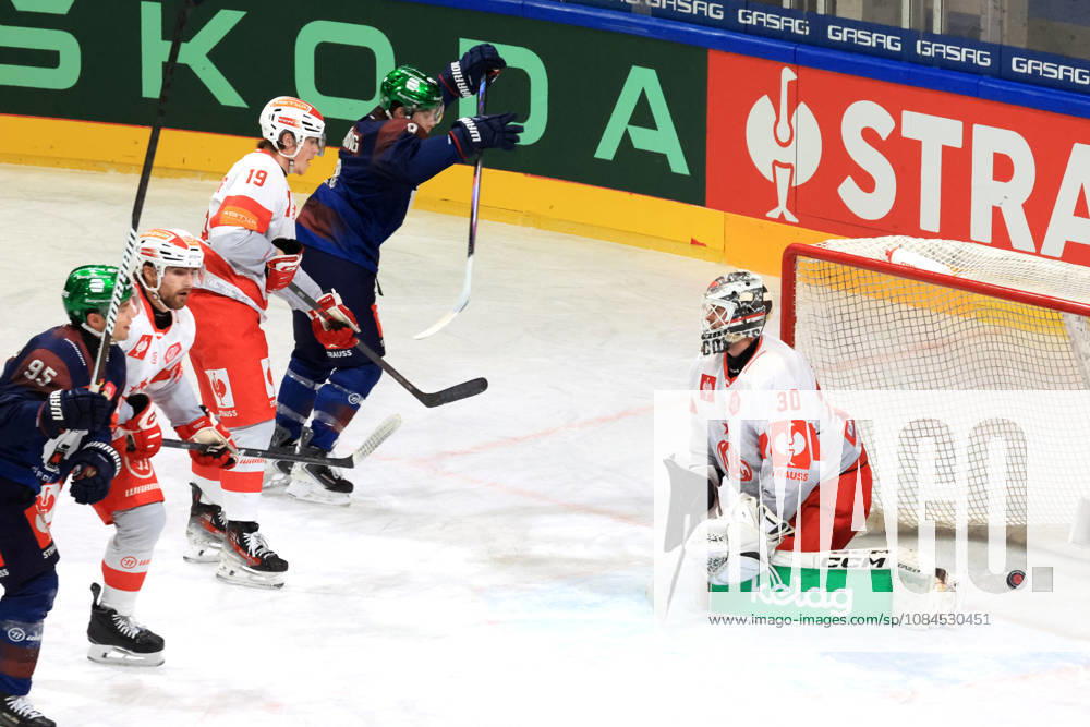 DEU, GER, Ice Hockey, Champions League, 2026–27 Season, Berlin, Eisbären Berlin vs. Klagenfurther AC 2–0 (goals by Ty Ronning, Eisbären Berlin 9; David Waschnig, Klagenfurt 19; Mareks Mitens Furey, Klagenfurt 30), Celebration, cheering, joy, happiness, happy, positive emotions, nordphoto GmbH, Engler, City, Wellblechpalast, Federal State, Country
