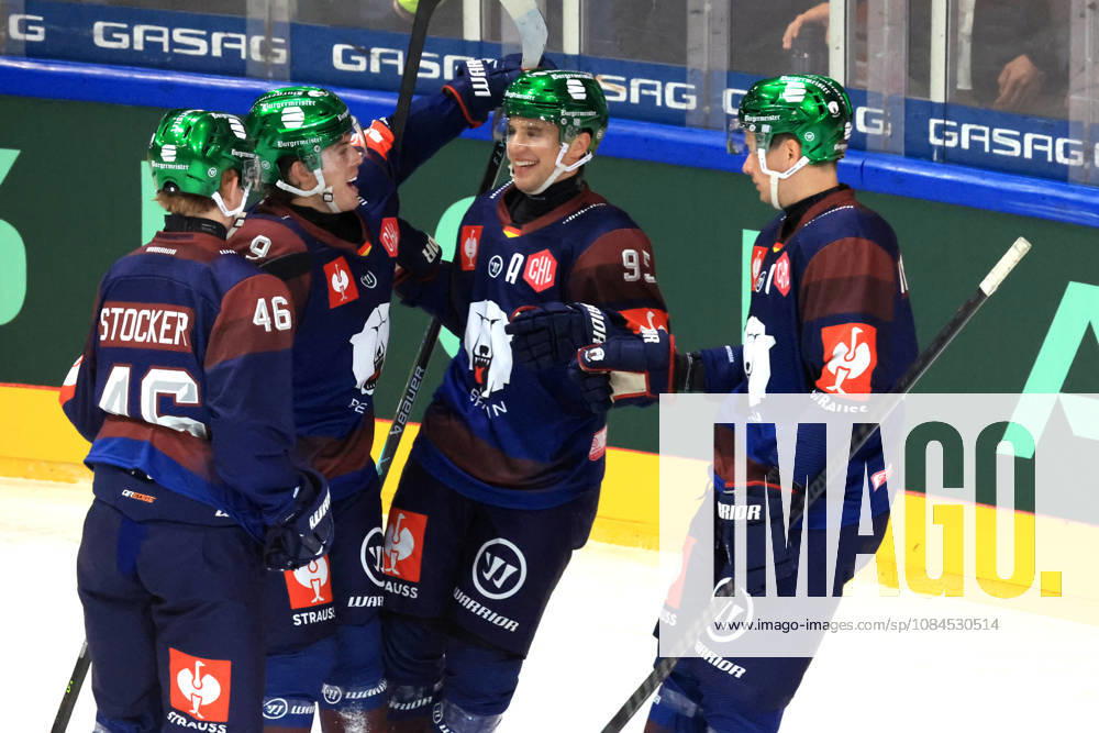 DEU, GER, Ice Hockey, Champions League, 2026–27 Season, Berlin, Eisbären Berlin vs. Klagenfurther AC 2–0 (goal by Ty Ronning), Eisbären Berlin 9, Eisbären players, cheering, celebrating, joy, happiness, happy, positive emotions, nordphoto GmbH, Engler, City, Wellblechpalast, Federal State, Country