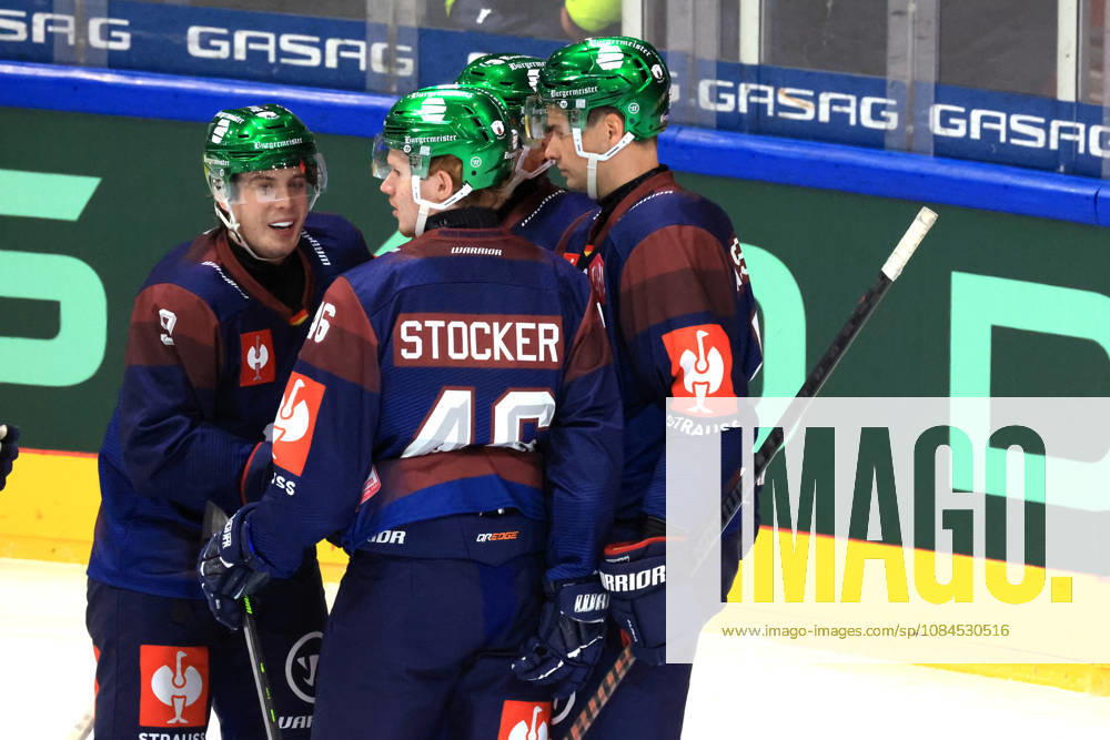 DEU, GER, Ice Hockey, Champions League, 2026–27 Season, Berlin, Eisbären Berlin vs. Klagenfurther AC 2–0 (goal by Ty Ronning), Eisbären Berlin 9, Eisbären players, cheering, celebrating, joy, happiness, happy, positive emotions, nordphoto GmbH, Engler, City, Wellblechpalast, Federal State, Country