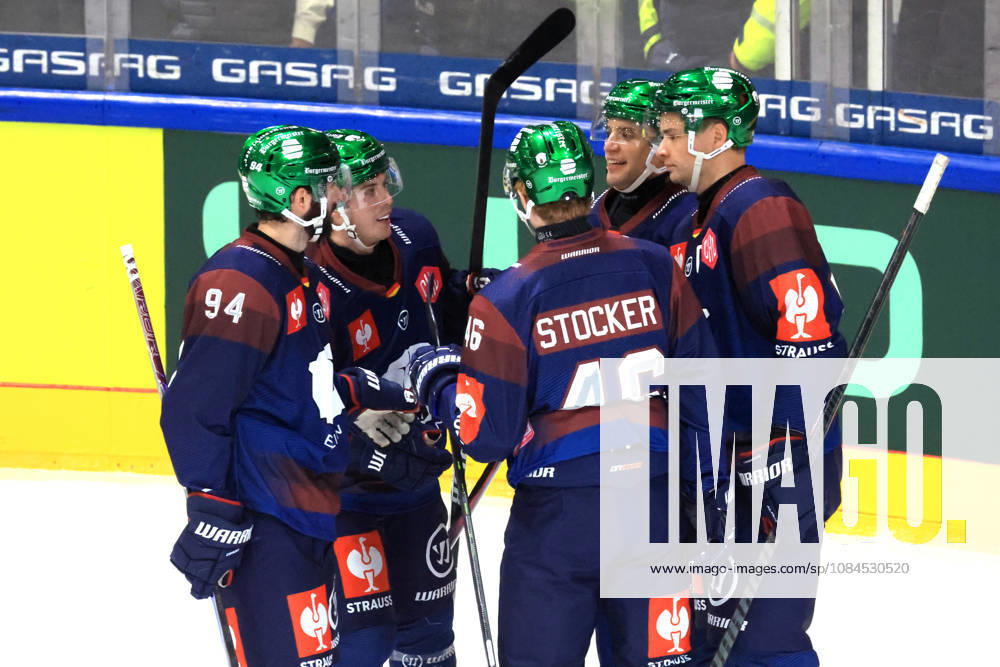 DEU, GER, Ice Hockey, Champions League, 2026–27 Season, Berlin, Eisbären Berlin vs. Klagenfurther AC 2–0 (goal by Ty Ronning), Eisbären Berlin 9, Eisbären players, cheering, celebrating, joy, happiness, happy, positive emotions, nordphoto GmbH, Engler, City, Wellblechpalast, Federal State, Country
