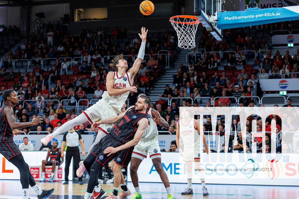Will Falk, UCAM Murcia, 13; Daniel Keppeler, BMA365 Bamberg Baskets, 31; BMA365 Bamberg Baskets vs. UCAM Murcia, Basketball, Basketball Champions League, Matchday 3, October 14, 2026 BMA365 Bamberg Baskets vs. UCAM Murcia, Basketball, Basketball Champions League, Matchday 3, October 14, 2026 Bamberg