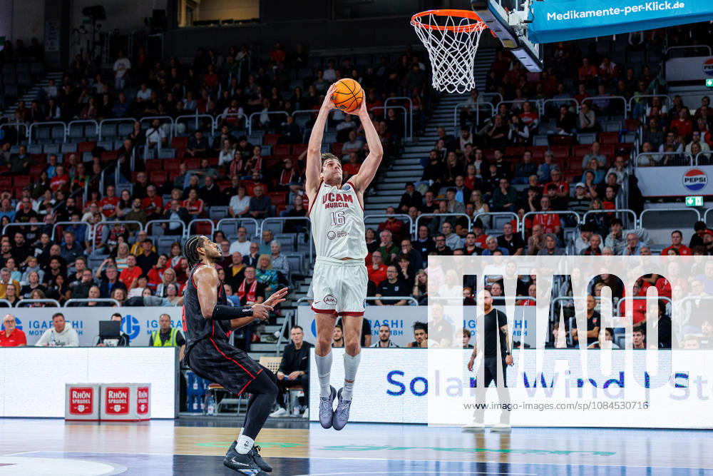 Jordan Wright, BMA365 Bamberg Baskets, 03; Ruben Lopez de la Torre, UCAM Murcia, 16; BMA365 Bamberg Baskets vs. UCAM Murcia, Basketball, Basketball Champions League, Matchday 3, October 14, 2026 BMA365 Bamberg Baskets vs. UCAM Murcia, Basketball, Basketball Champions League, Matchday 3, October 14, 2026 Bamberg
