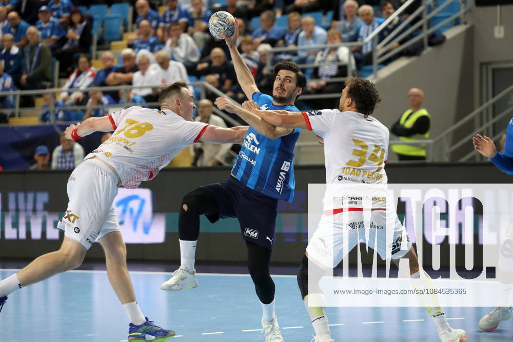 Plock 14.10.2026 Liga mistrzow pilka reczna mezczyzn faza grupowa sezon 2026 27 --- Group phase mens handball EHF Champions League Orlen Wisla Plock - HC Vardar 1961 Skopje Wiktor Jankowski Gergo Fazekas Joao Pedro Francisco da Silva Fot. Marcin Solarz FotoPyK NEWSPIX.PL --- newspix.pl