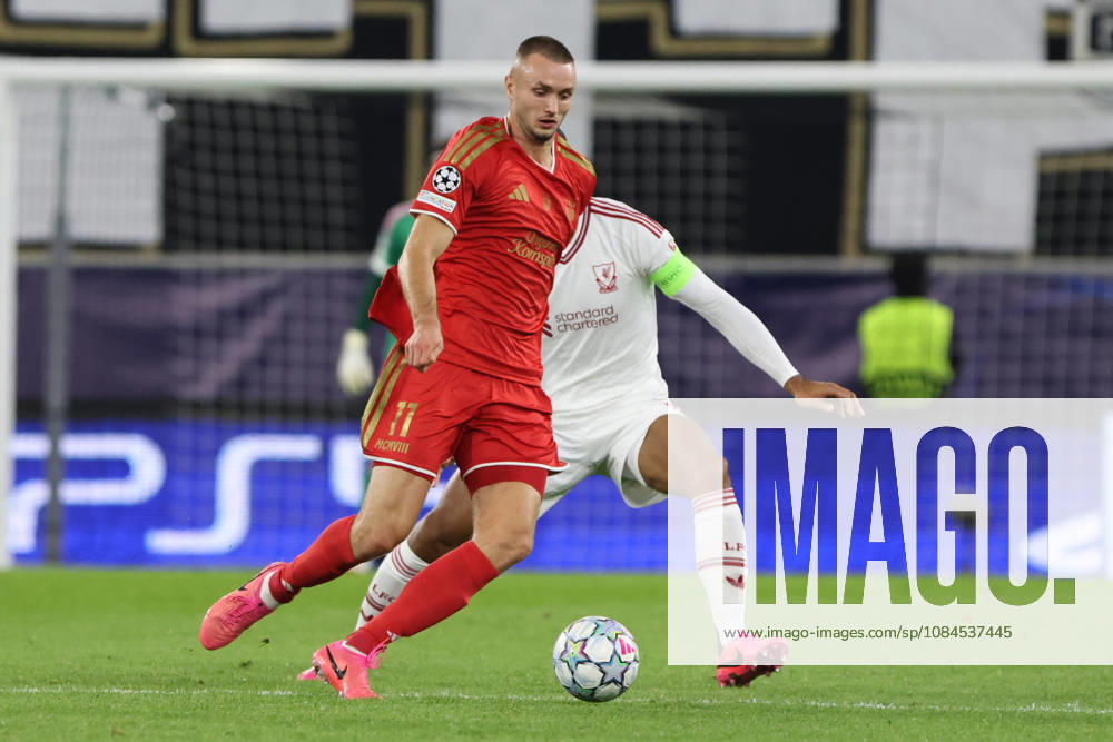 Sasa Kalajdzic of LASK and Virgil van Dijk of Liverpool during the UEFA Champions League league phase matchday 2 match between LASK and Liverpool at Oberoesterreich Arena on October 14, 2026 in Linz, Austria. (Photo by Severin Aichbauer Sports Press Photo SPP)