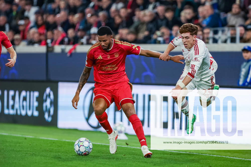 SOCCER - UEFA CL, LASK vs Liverpool LINZ,AUSTRIA,14.OCT.26 - SOCCER - UEFA Champions League, Linzer ASK vs Liverpool FC. Image shows Xavier Mbuyamba (LASK) and Victor Munoz (Liverpool). GEPAxpictures xManuelxBinder