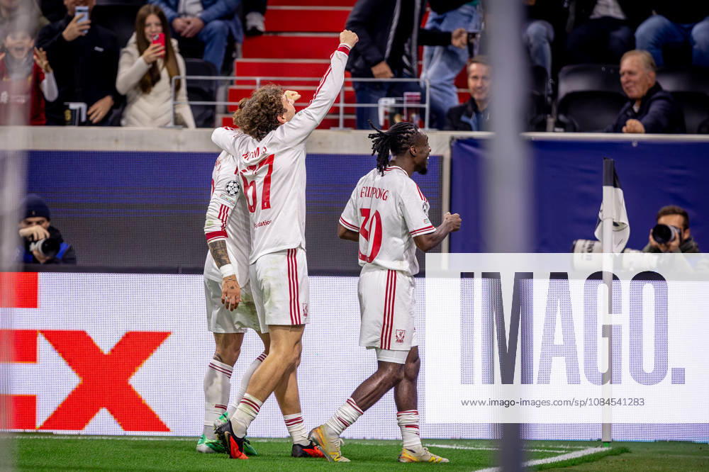 LASK - LIVERPOOL Jeremie Frimpong of Liverpool celebrates a goal with Lewis Koumas during the matchday 2 of League phase round of UEFA Champions league football match between LASK and Liverpool FC at Oberosterreich Arena. Linz, Austria