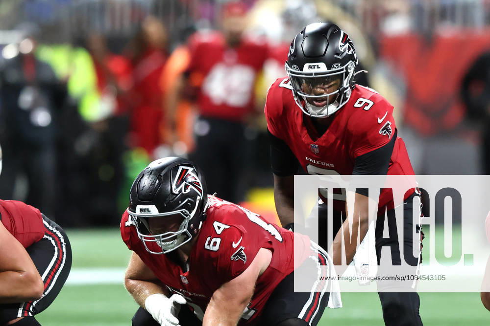 ATLANTA, GA - OCTOBER 11: Starting quarterback Michael Penix, Jr. (9) of the Atlanta Falcons prepares to accept the snap from Ryan Neuzil (64) during the Sunday evening NFL, American Football Herren, USA game between the Atlanta Falcons and the Baltimore Ravens on October 11, 2026 at the Mercedes-Benz Stadium in Atlanta, Georgia. (Photo by David J. Griffin Icon Sportswire) NFL: OCT 11 Ravens at Falcons Icon9532610111061