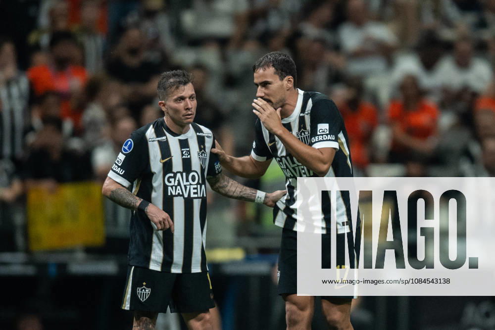 Igor Gomes of Atletico Mineiro (R) talks with Bernard of Atletico Mineiro (L) during the Copa CONMEBOL Sudamericana 2026 semi-final first leg match between Atletico Mineiro and Montevideo City Torque at Arena MRV on October 14, 2026 in Belo Horizonte, Brazil (Photo by Yuri Laurindo Sports Press Photo SPP)