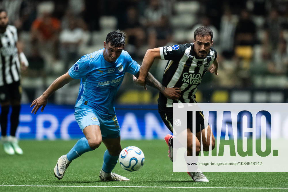 Eduardo Aguero of Montevideo City Torque (L) and Igor Gomes of Atletico Mineiro (R) fight for possession during the Copa CONMEBOL Sudamericana 2026 semi-final first leg match between Atletico Mineiro and Montevideo City Torque at Arena MRV on October 14, 2026 in Belo Horizonte, Brazil (Photo by Yuri Laurindo Sports Press Photo SPP)