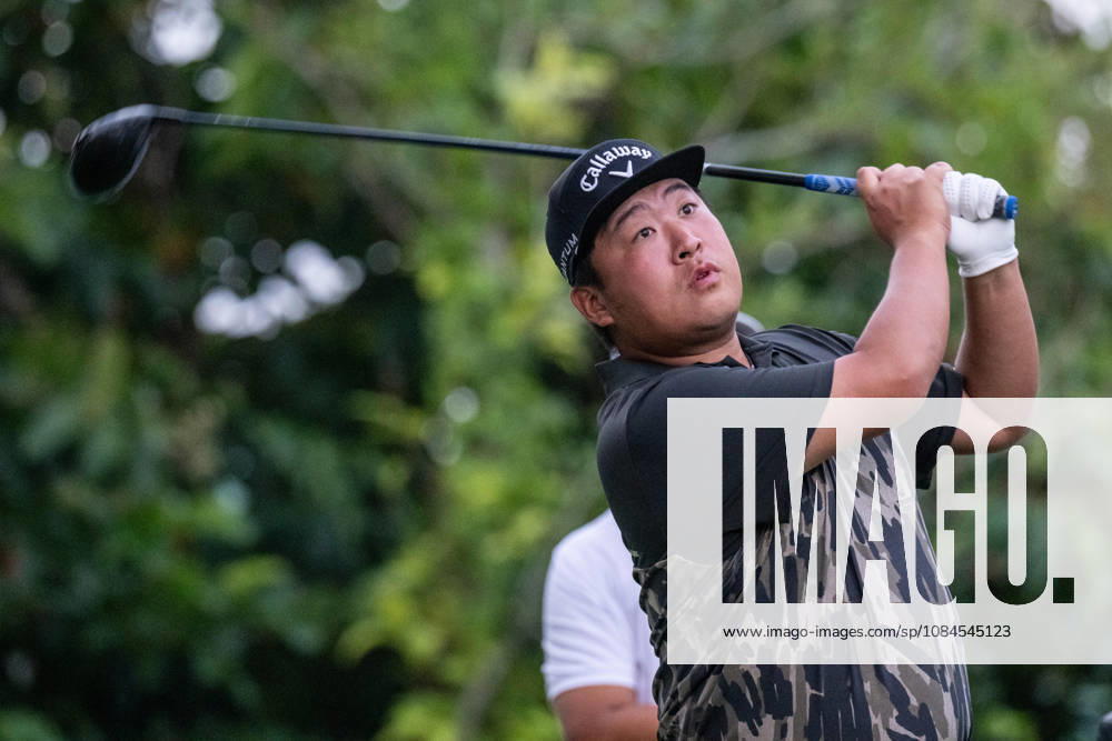 Chinas, YANG, Yinong. Opening Round in the Macao Open Golf at Macau Golf & Country Club. Chongqing China - ZUMAr144 20261015_zap_r144_005