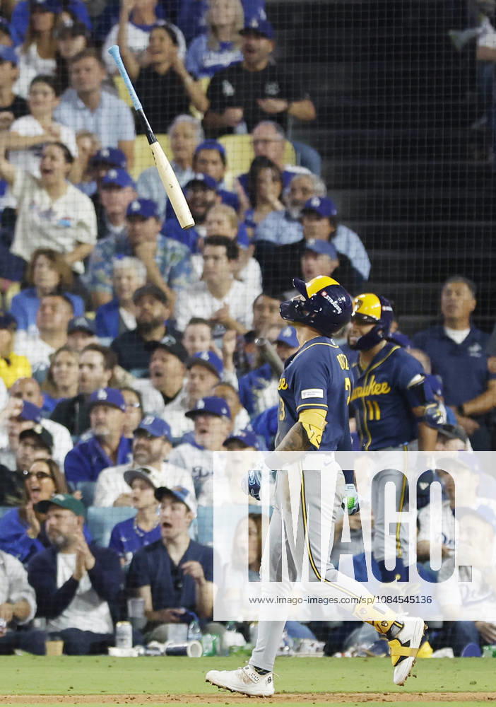 Milwaukee Brewers Joey Ortiz (3) tosses his bat after hitting into a double play against the Los Angeles Dodgers in the seventh inning of the MLB, Baseball Herren, USA National League Championship Series playoffs at Dodger Stadium in Los Angeles, California, on Wednesday, October 14, 2026. LAP20261014734 CAROLINExBREHMAN