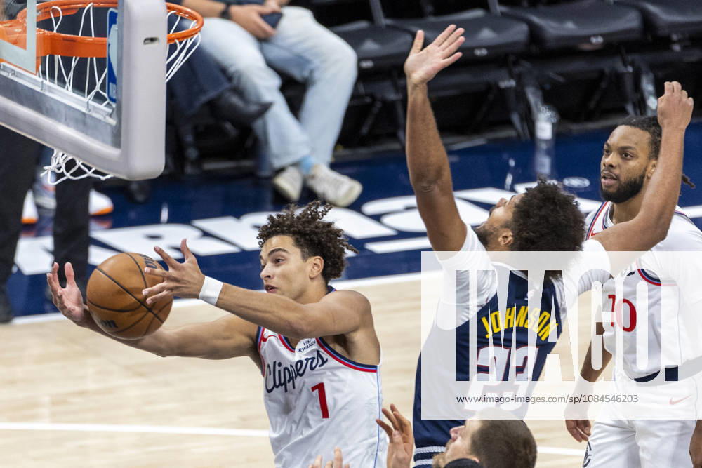 Los Angeles Clippers Keaton Wagler (1) and Cameron Johnson (23) vie for the ball during an NBA, Basketball Herren, USA preseason game at Intuit Dome on Wednesday, Oct. 14, 2026 in Inglewood Calf. NBA 2026: Clippers Vs Nuggets - ZUMAc68_ 20261014_zaf_c68_015