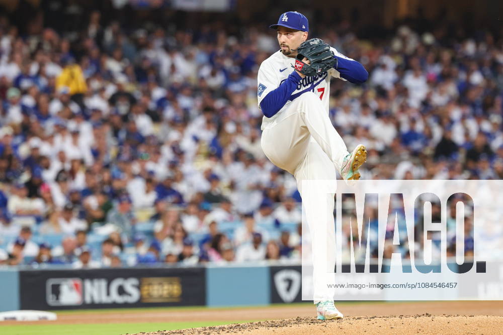 MLB, Baseball Herren, USA NLCS Game 3 - Los Angeles Dodgers vs Milwaukee Brewers Dodgers pitcher Blake Snell (7) throws a pitch in the fourth inning of game 3 of the National League Championship Series between the Los Angeles Dodgers and the Milwaukee Brewers at Uniqlo Field in Dodger Stadium in Los Angeles, California, USA, 14 October 2026. LOS ANGELES CALIFORNIA United States