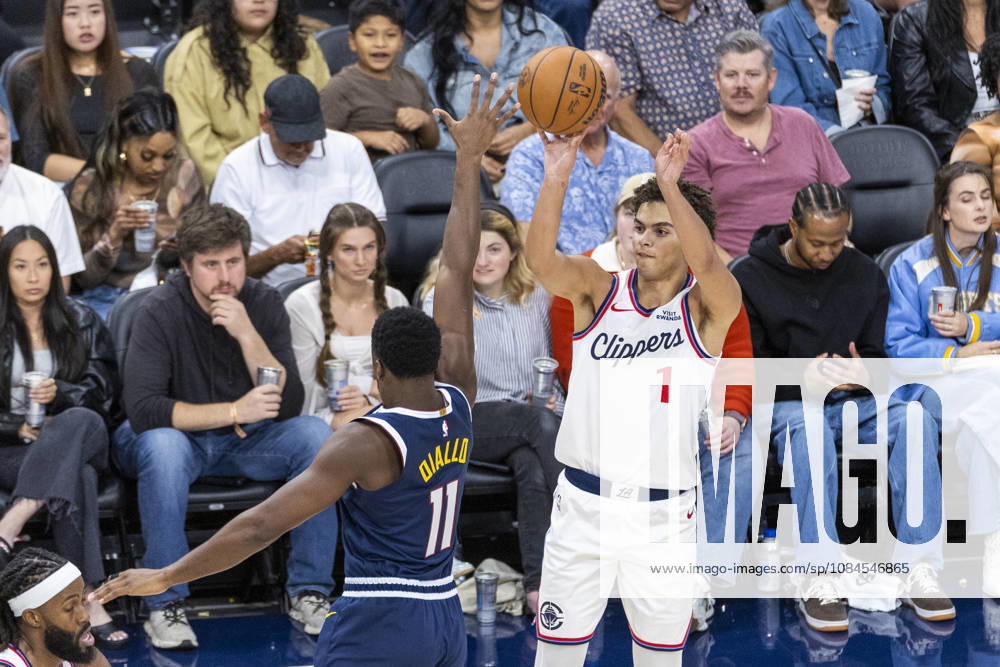 Los Angeles Clippers Keaton Wagler (1) shoots against Denver Nuggets Alpha Diallo (11) during an NBA, Basketball Herren, USA preseason game on Wednesday, Oct. 14, 2026 in Inglewood Calf. NBA 2026: Clippers Vs Nuggets - ZUMAc68_ 20261014_zaf_c68_043