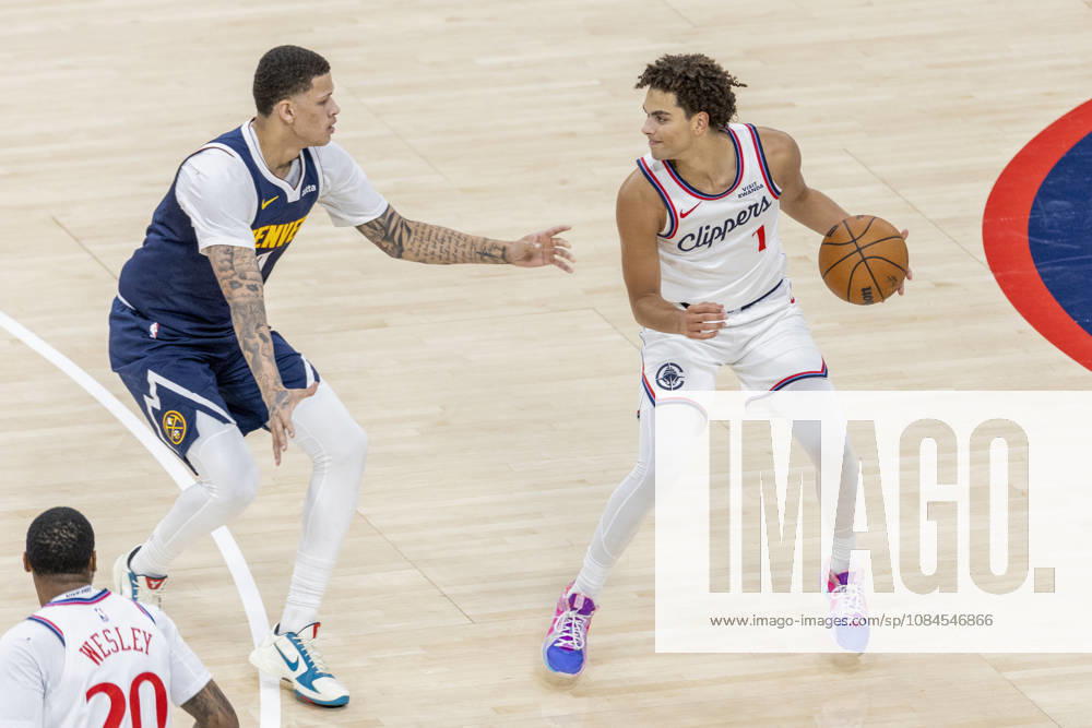 Los Angeles Clippers Keaton Wagler (1) is defended by Denver Nuggets Trevon Brazile (7) during an NBA, Basketball Herren, USA preseason game on Wednesday, Oct. 14, 2026 in Inglewood Calf. NBA 2026: Clippers Vs Nuggets - ZUMAc68_ 20261014_zaf_c68_044