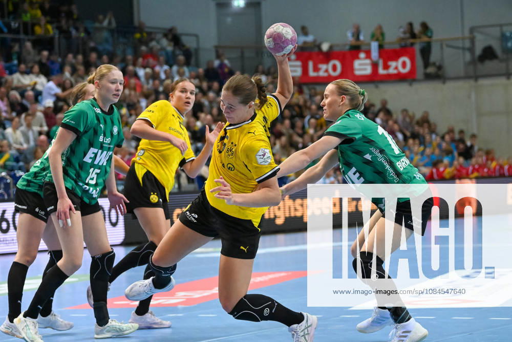 Guro Nestaker of Borussia Dortmund, 33, in action against Julika Birnkammer of VfL Oldenburg, 10 GER, VfL Oldenburg vs. Borussia Dortmund, ALSCO Women s Handball Bundesliga, Matchday 6, 2026–2027 Season, October 14, 2026, GER, VfL Oldenburg vs. Borussia Dortmund, ALSCO Women’s Handball Bundesliga, Matchday 6, 2026–2027 Season, October 14, 2026, Oldenburg
