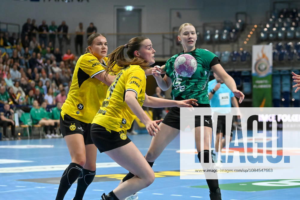 Lara Mueller of VfL Oldenburg, 15, in a duel with the Dortmund defense GER, VfL Oldenburg vs. Borussia Dortmund, ALSCO Women s Handball Bundesliga, Matchday 6, 2026–2027 season, October 14, 2026, GER, VfL Oldenburg vs. Borussia Dortmund, ALSCO Women’s Handball Bundesliga, Matchday 6, 2026–2027 season, October 14, 2026, Oldenburg