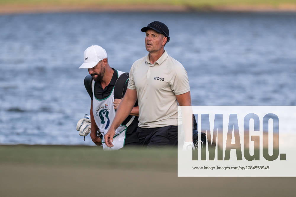 Henrik STENSON from Sweden on the 18th Green to finish his round -5 par..Opening Round in the Macao Open Golf at Macau Golf & Country Club. Coloane China - ZUMAr144 20261015_zap_r144_181