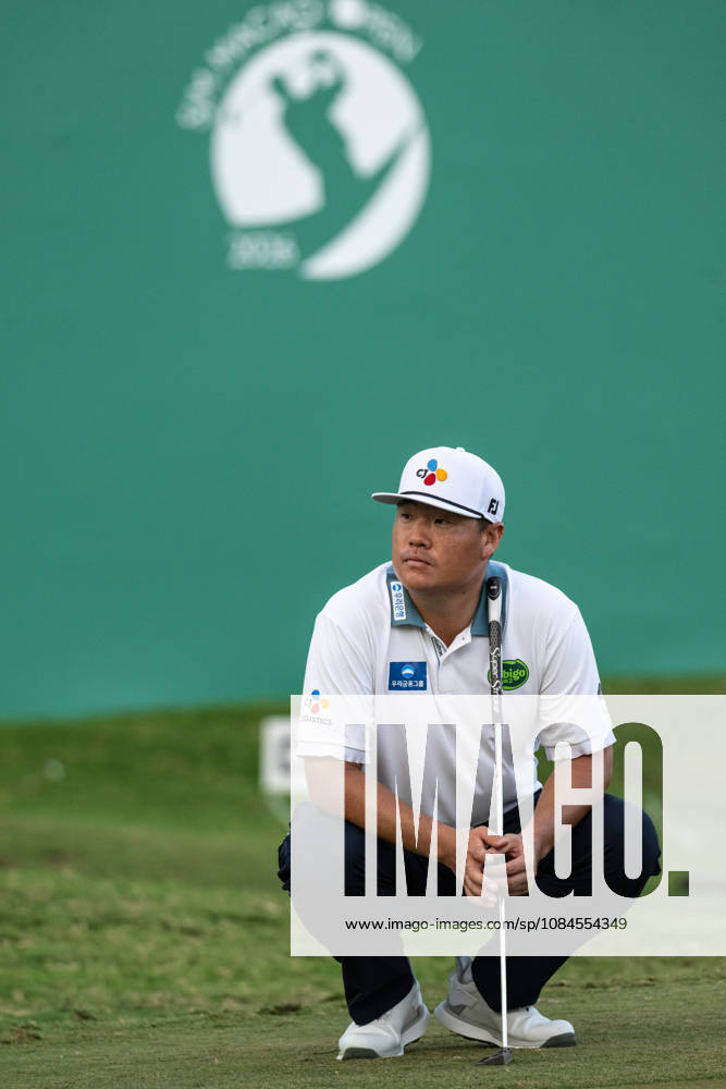 KoreaÃ¢â‚¬â ¢s, Sungjae IM, makes his round equal 1st with -6 par on the 18th hole..Opening Round in the Macao Open Golf at Macau Golf & Country Club. Coloane China - ZUMAr144 20261015_zap_r144_194