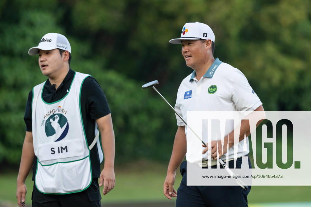 KoreaÃ¢â‚¬â ¢s, Sungjae IM, makes his round equal 1st with -6 par on the 18th hole..Opening Round in the Macao Open Golf at Macau Golf & Country Club. Coloane China - ZUMAr144 20261015_zap_r144_195