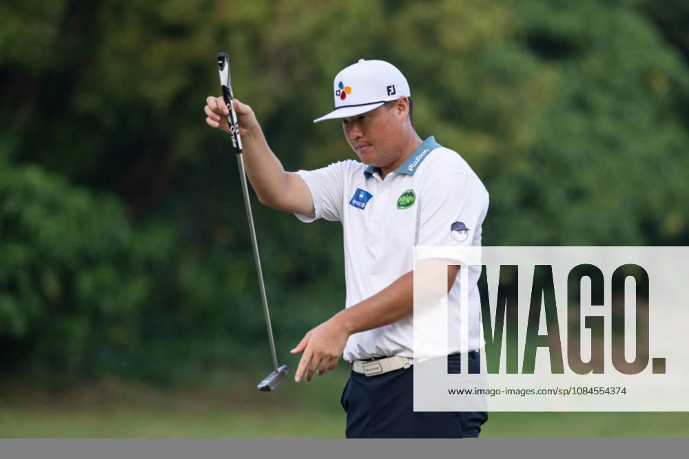 KoreaÃ¢â‚¬â ¢s, Sungjae IM, makes his round equal 1st with -6 par on the 18th hole..Opening Round in the Macao Open Golf at Macau Golf & Country Club. Coloane China - ZUMAr144 20261015_zap_r144_196