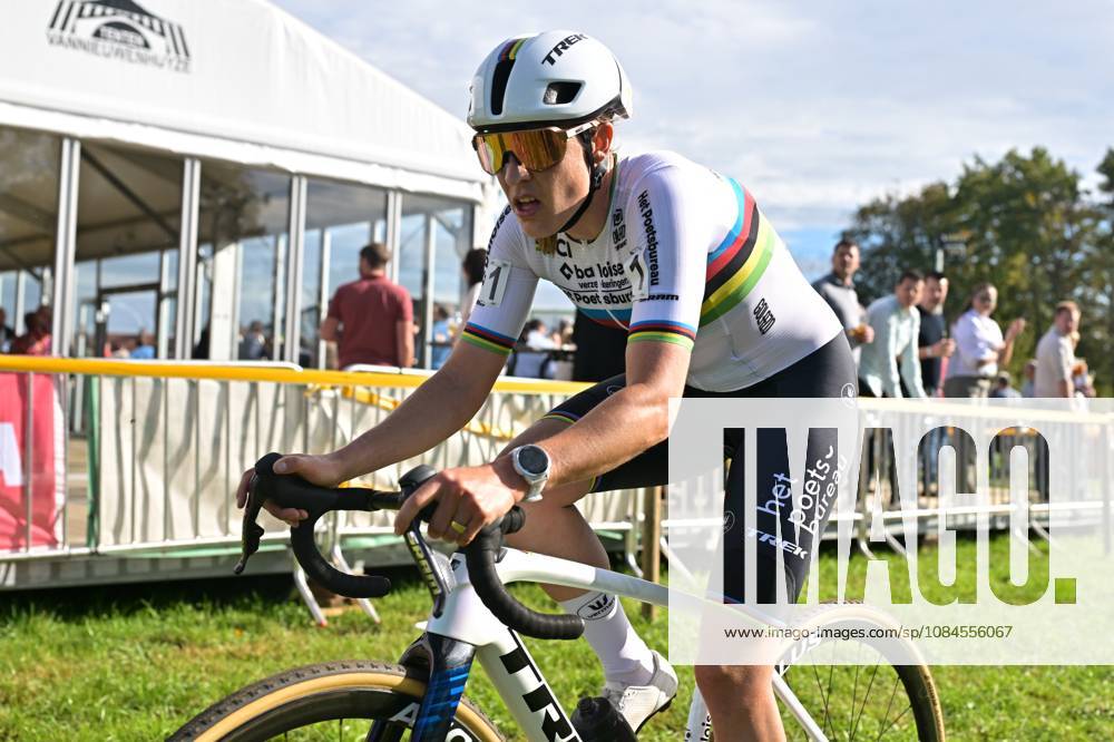 Netherlands Lucinda Brand pictured in action during the women elite race of the Kermiscross cyclocross cycling event, on Thursday 15 October 2026, in Ardooie. DAVIDxPINTENS x189890205x