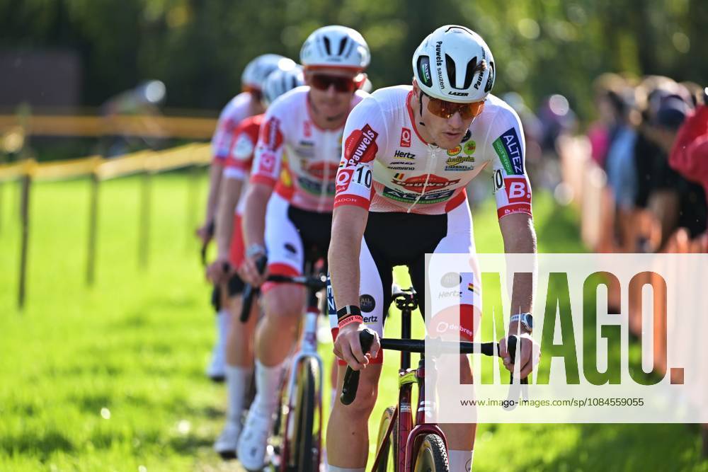 Belgium s Yordi Corsus pictured in action during the men elite race of the Kermiscross cyclocross cycling event, on Thursday 15 October 2026, in Ardooie. DAVIDxPINTENS x189894922x