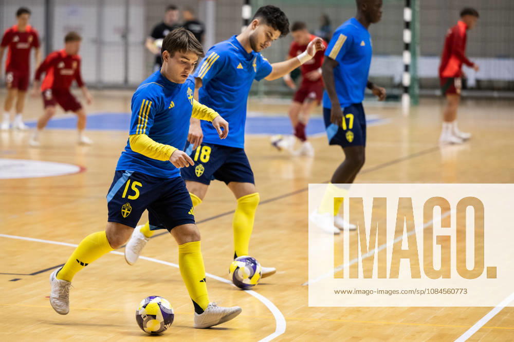 Gustav Rydberg and Enes Poyraz of Sweden ahead of the FIFA Futsal World Cup qualifying match between Hungary and Sweden on October 15, 2026 in Nyíregyháza. Photo: Bildbyran EXT BILDBYRÅN COP 18 XY0131 futsal national team Hungary Sweden national team Sweden BBENG World Cup qualifier Hungary