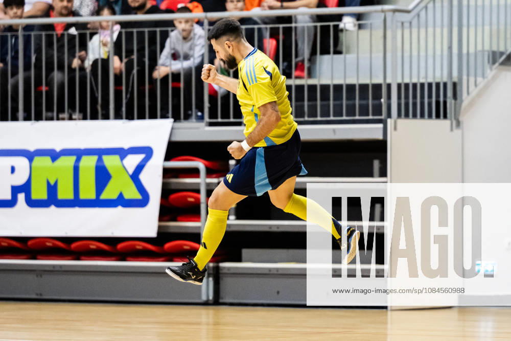 Fehim Smajlovic of Sweden celebrates during the FIFA Futsal World Cup qualifying match between Hungary and Sweden on October 15, 2026 in Nyíregyháza. Photo: Bildbyran EXT BILDBYRÅN COP 18 XYA131 futsal national team Hungary Sweden national team Sweden BBENG World Cup qualifier Hungary celebration jubilation