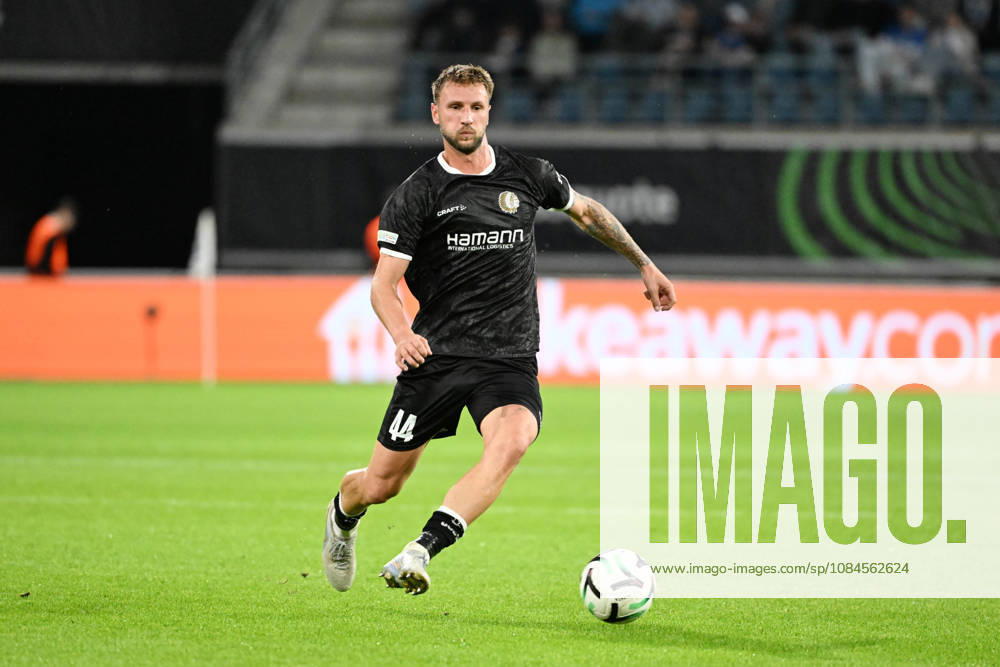AA Gent vs Aarhus Siebe Van Der Heyden of KAA Gent is pictured in action with the ball during Matchday 2 in the 2026-2027 Uefa Conference League season - league phase between AA Gent and AGF Aarhus on October 15 , 2026 in Gent, Belgium. (Photo by Maarten Straetemans Isosport) Gent Belgium
