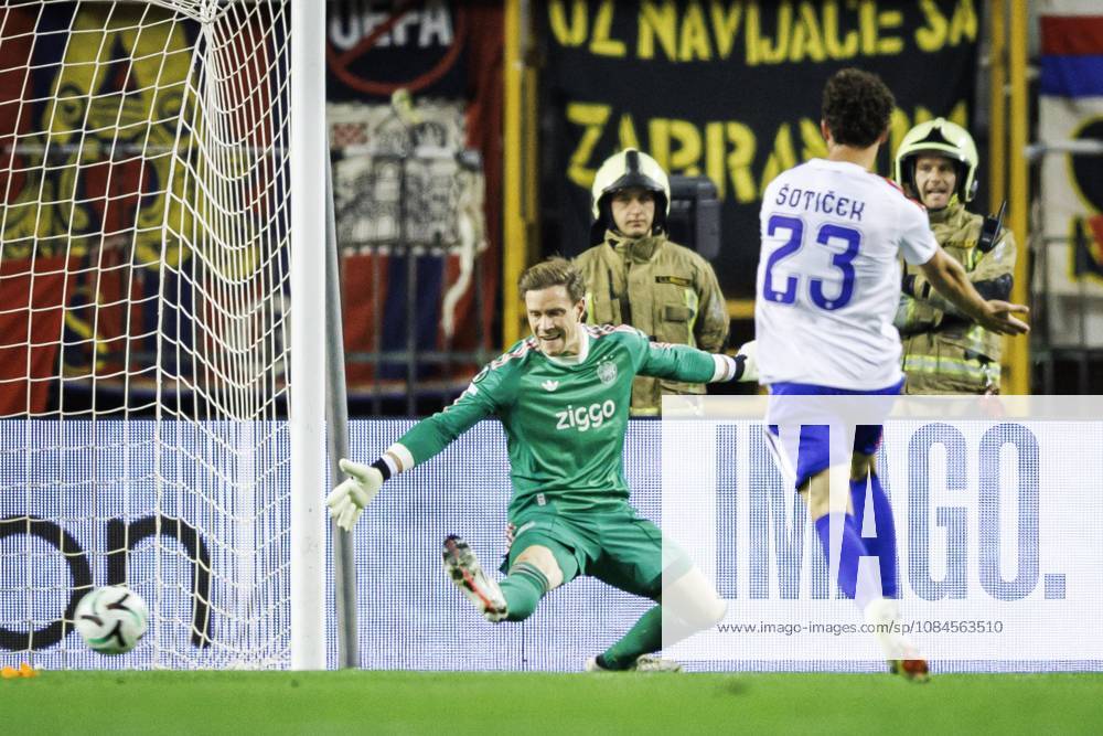 SPLIT - (lr) Ajax goalkeeper Marc-AndrÃ ter Stegen tries in vain to stop the ball, resulting in the 1-0, and Marin Soticek of Hajduk Split during the Conference League match between Hajduk Split and Ajax at Stadion Poljud on October 15, 2026 in Split, Croatia. SONNY LENSEN ANP ANPxSportx IVx 572541026 originalFilename: 572541026