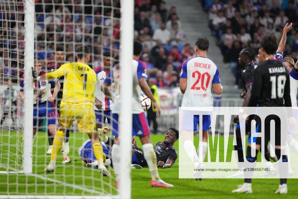 Axel Disasi of Crystal Palace cannot quite finish a late chance Lyon v Crystal Palace, UEFA Europa League, Football, Groupama Stadium, Lyon, France - 15 Oct 2026Lyon Groupama Stadium France
