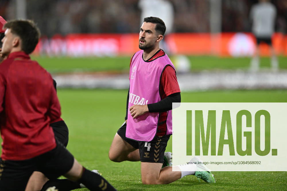 Bournemouth v Sturm Graz, Europa League Lewis Cook (4) of AFC Bournemouth warming up ahead of the Europa League match between Bournemouth and Sturm Graz at the Vitality Stadium, Bournemouth, UK on 15 October 2026. Bournemouth Vitality Stadium Dorset UK Editorial use only ,