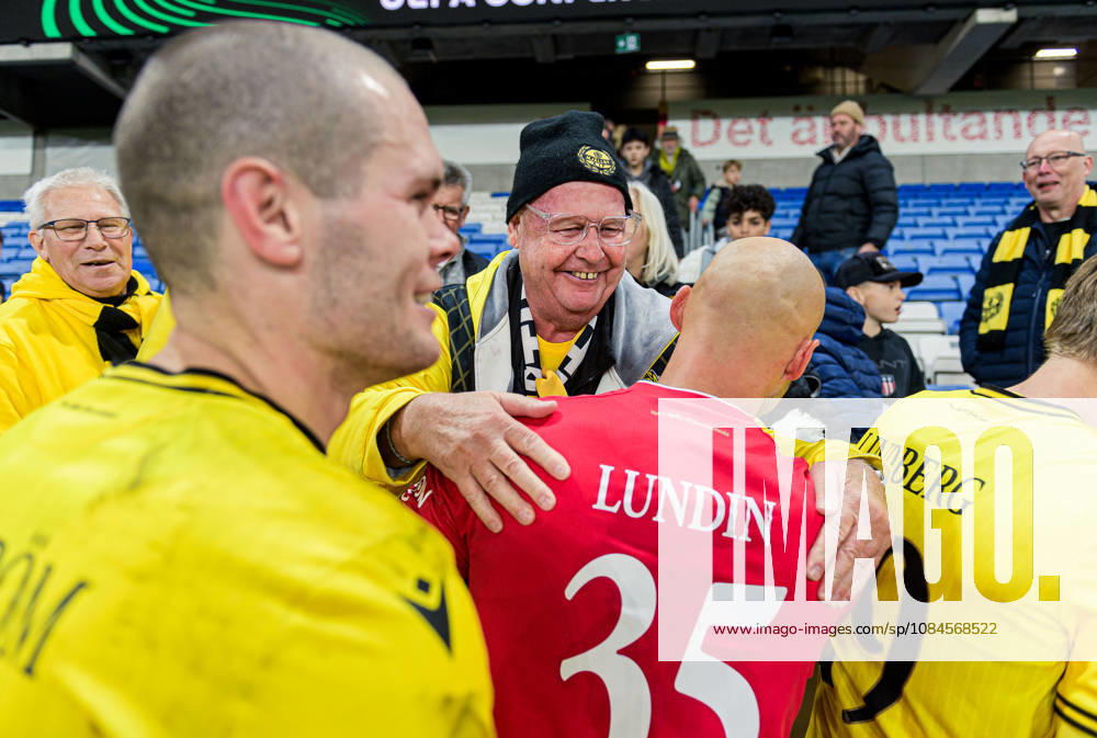 Fans and goalkeeper Alexander Lundin of Mjällby celebrate after the UEFA Conference League soccer match between Mjällby and Inter Club d Escaldes on October 15, 2026 in Helsingborg. Photo by Christoffer Borg Mattisson, BILDBYRÅN COP 261 CB0562 soccer football fotball UEFA Conference League Conference League Mjällby in bbeng celebration cheers