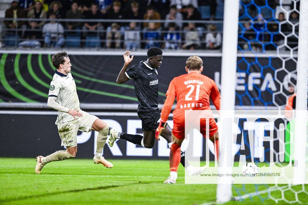 Aarhus Colin Rosler and Gent s Ibrahima Cisse pictured in action during a soccer game between Belgian KAA Gent and Danish Aarhus GF, Thursday 15 October 2026 in Gent, the opening match of the UEFA Conference League league phase. TOMxGOYVAERT x189915139x