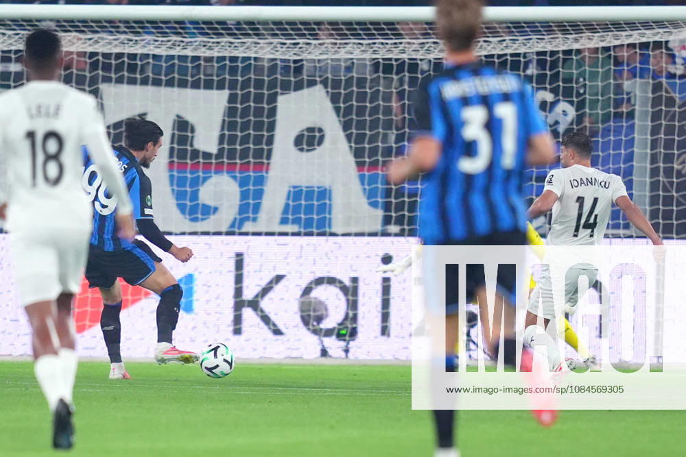 Atalanta s Eljif Elmas scores goal 1-0 during the Uefa Conference League match soccer match between Atalanta and Pafos at the New Balance Arena in Bergamo , North Italy - Thursday , October 15 , 2026 . - Soccer .