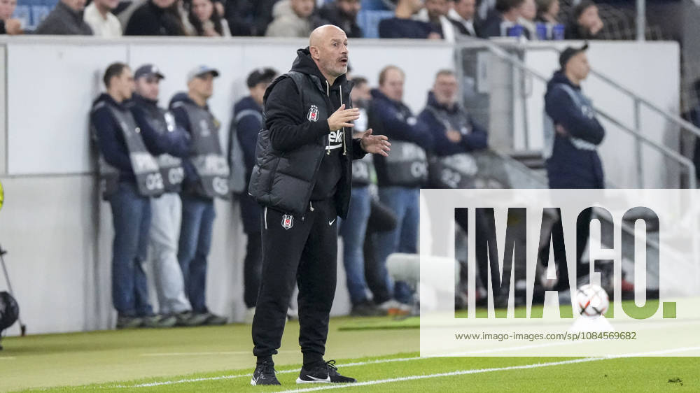 Vincenzo Italiano, coach, head coach, Besiktas, giving instructions, gesturing, gesturing with his arms, cutout, full body, single frame, single photo, action, on the sidelines, at the sideline, October 15, 2026, Sinsheim, Germany, soccer, UEFA Europa League, TSG 1899 Hoffenheim vs. Besiktas Istanbul, DFB and DFL regulations prohibit any use of photographs as image sequences and or quasi-video