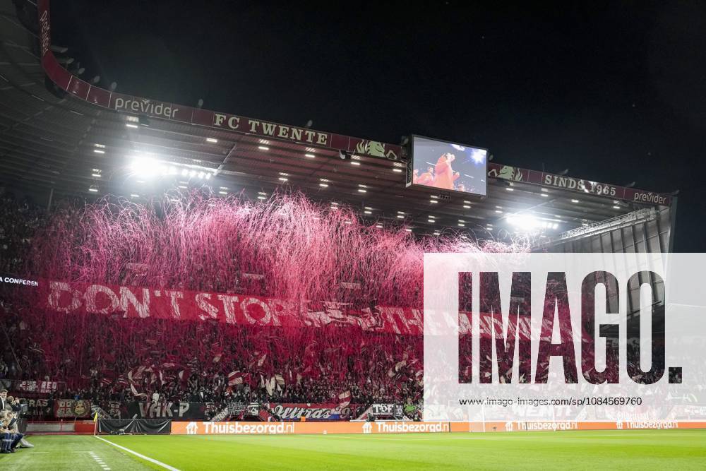 ENSCHEDE - Confetti flies over the stands ahead of the Conference League match between FC Twente and FC Thun at De Grolsch Veste stadium on October 15, 2026, in Enschede, the Netherlands. TOBIAS KLEUVER ANP ANPxSportx IVx 572551437 originalFilename: 572551437