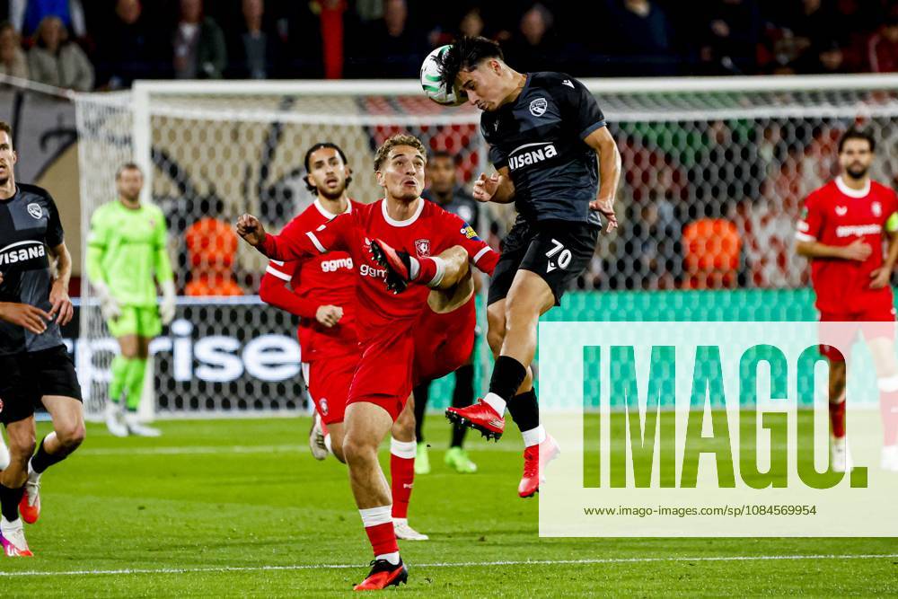 ENSCHEDE - Nils Reichmuth of FC Thun battles for possession with Aske Adelgaard of FC Twente during the UEFA Conference League match between FC Twente and FC Thun at De Grolsch Veste on October 15, 2026 in Enschede, the Netherlands. WART BRINKERHOF ANP UEFA Conference League 2026 27 ANPxSportx xMarcelxterxBalsxIVx 572552193 originalFilename: 572552193