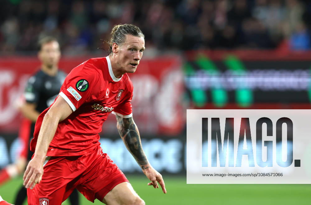 ENSCHEDE FC Twente forward Wout Weghorst during the UEFA Conference League match between FC Twente and FC Thun at Grolsch Veste on October 15, 2026, in Enschede, the Netherlands PETER LOUS EYE4IMAGES DeFodi Images