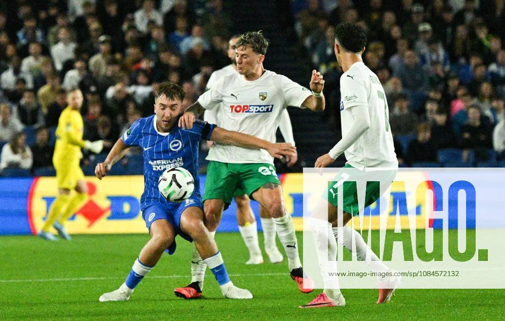 Jack Hinshelwood of Brighton on the left battles for the ball during the UEFA Conference League match between Brighton and Hove Albion and Kuano Zalgiris at the American Express Stadium , Brighton , UK - 15th October 2026 Brighton & Hove Albion vs Kuano Zalgiris UEFA Conference League Football, Amex Stadium, Sussex, United Kingdom - 15 Oct 2026Brighton Amex Stadium Sussex United Kingdom Editorial use only. No merchandising. For Football images FA and Premier League restrictions apply inc. no internet mobile usage without FAPL license - for details contact Football Dataco