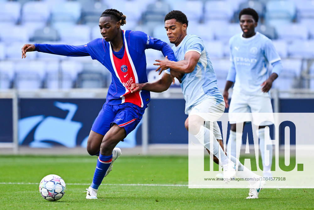 Noha Tiehi of Paris Saint-Germain is put under pressure by Leke Drake of Man City during the UEFA Youth League football match between Manchester City and Paris Saint Germain at the Etihad Stadium in Manchester, England. (Photo by Will Palmer Sports Press Photo)