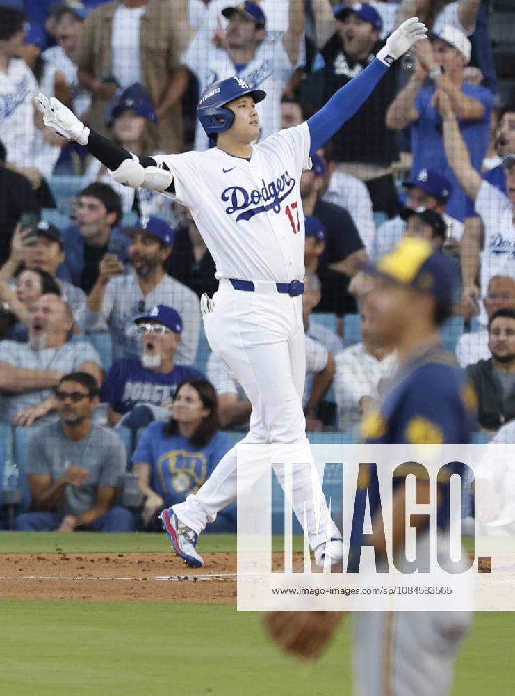 Los Angeles Dodgers designated hitter Shohei Ohtani (17) celebrates after hitting a three-run home run as Milwaukee Brewers pitcher Dustin May (21) watches the ball in the second inning during game four of the MLB, Baseball Herren, USA National League Championship Series at Dodger Stadium in Los Angeles, California, on Thursday, October 15, 2026. LAP20261015726 CAROLINExBREHMAN